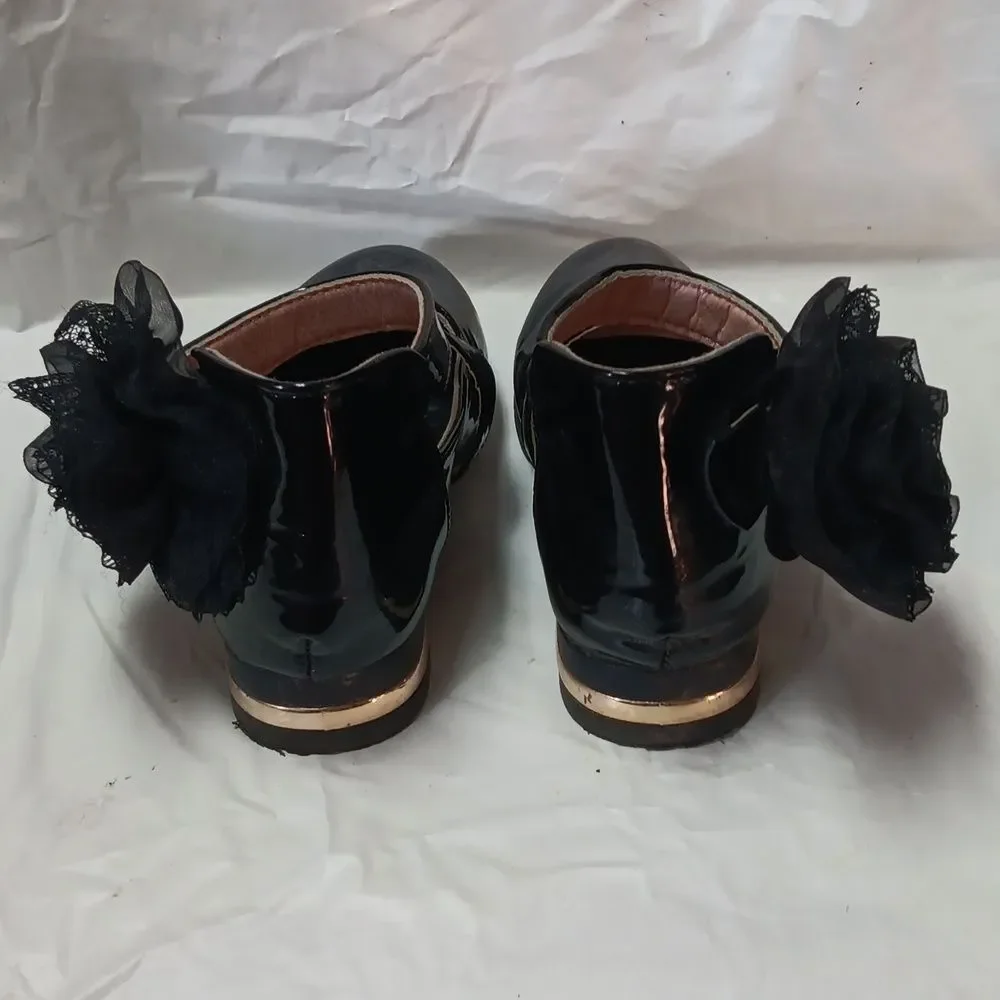 Elegant Black Girl's Shoes with Floral Accent Size 34-2 US